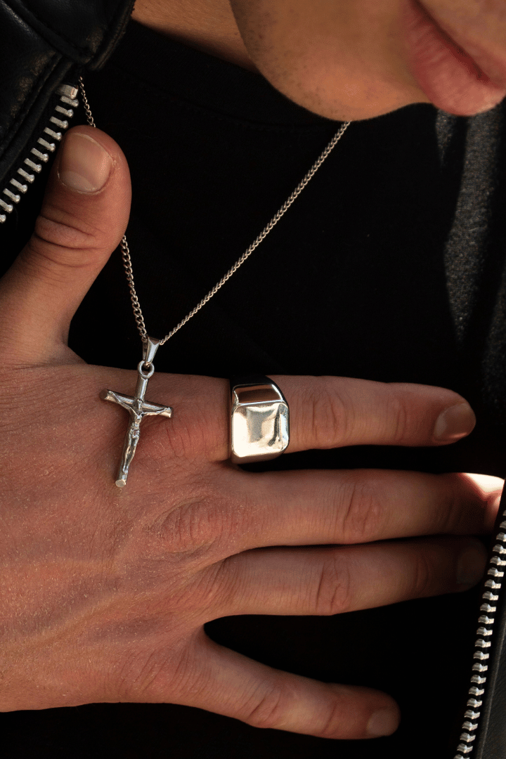 Cross Minimal Pendant
