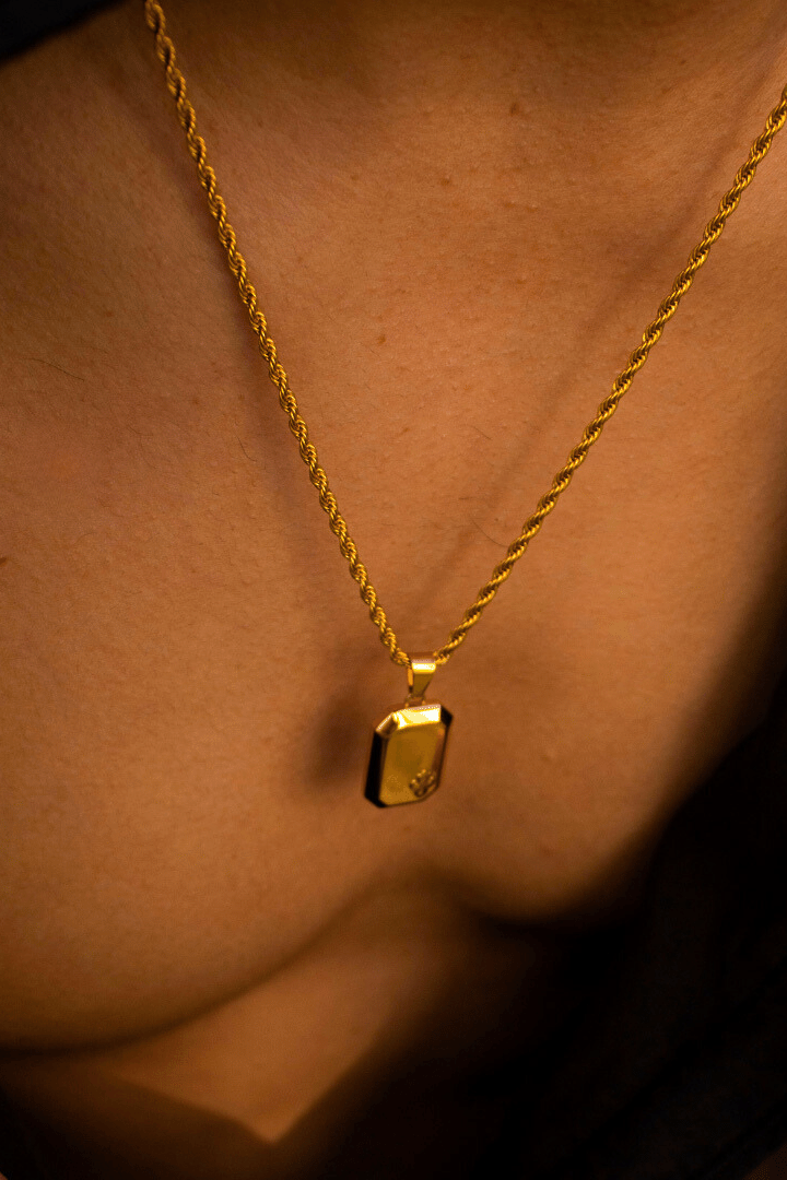 Fleur de lis Oro Pendant