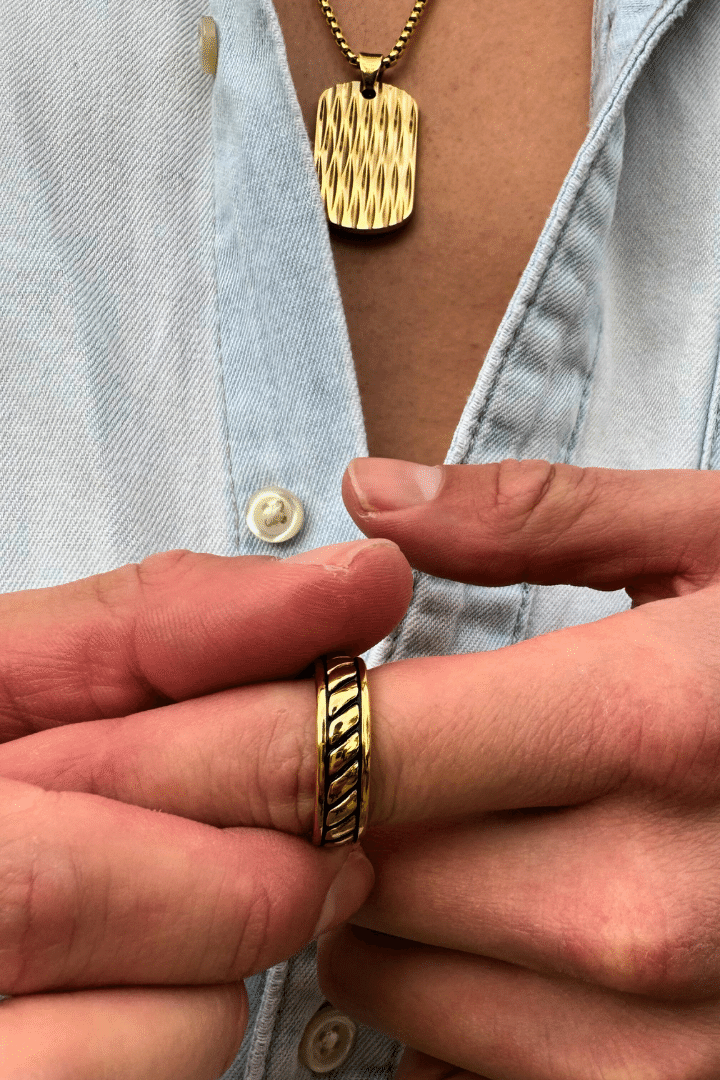 Patron Tag Pendant Oro